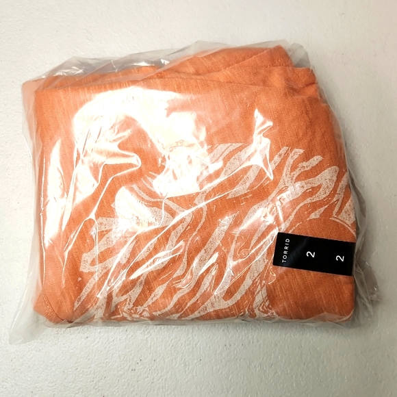 ❤️NWT VINTAGE TORRID TEE - SKULL FLORAL RELAXED FIT DOLMAN CAP SLEEVE PLUS SIZE - Picture 5 of 10